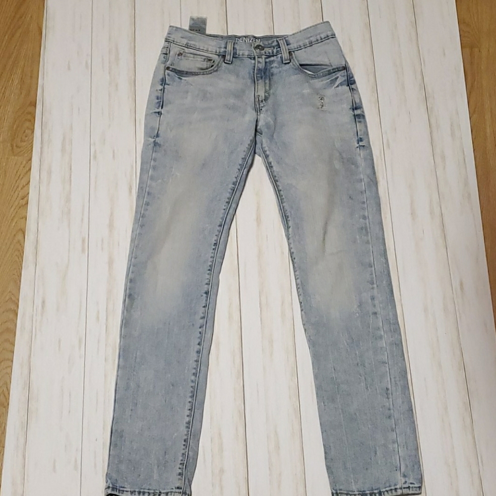 Levi ripped jeans